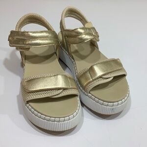 Cougar gold Velcro sandles size 9.5